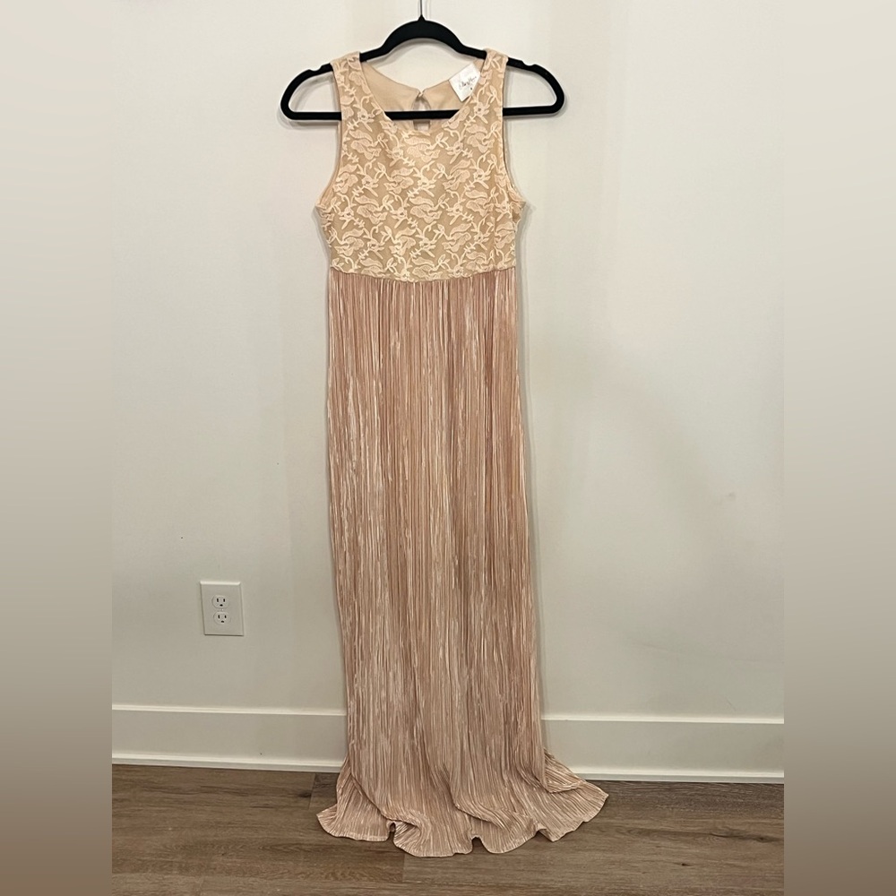 Elegant Lace Maxi Dress in Cream and Tan